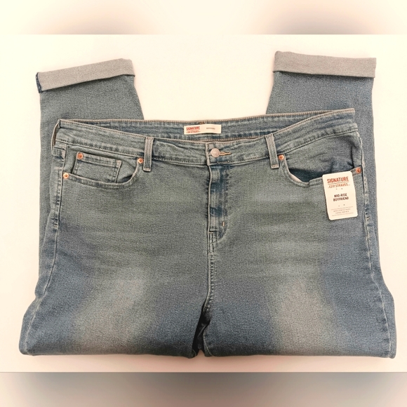Levi's Mid-rise Boyfriend. 22. Light blue wash - Picture 4 of 11